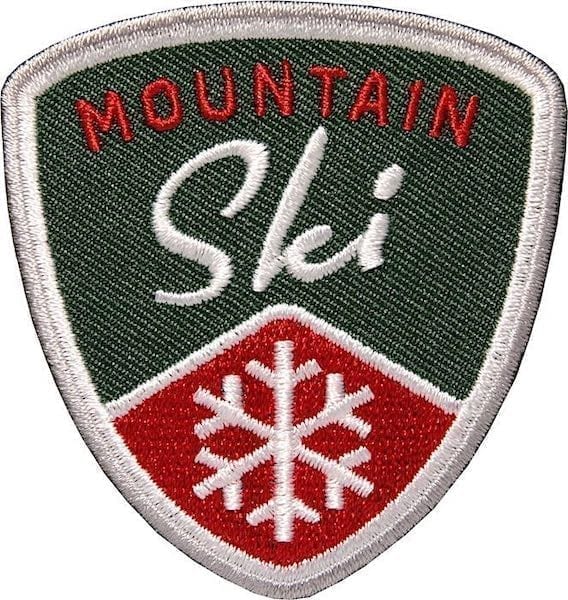 Mountain Ski Wintersport Aufnäher von Club of Heroes. Grün