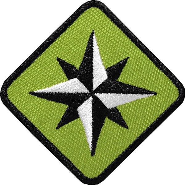 Kompass Patch im Format 46 x 46 mm in Grün. Hochwertig gestickt zum Aufbügeln oder Aufnähen.